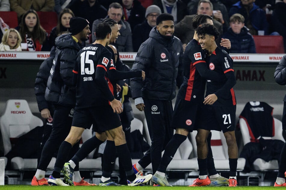 Beim 3:2 in Stuttgart erzielte Nathaniel Brown (r.) mit dem zwischenzeitlichen 2:0 seinen zweiten von drei Saisontreffern in der Spielzeit 2024/25.