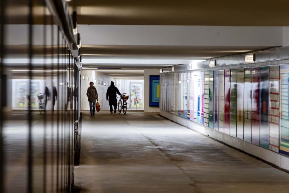 Fußball-Fan überfallen und ausgeraubt: Polizei sucht Zeugen