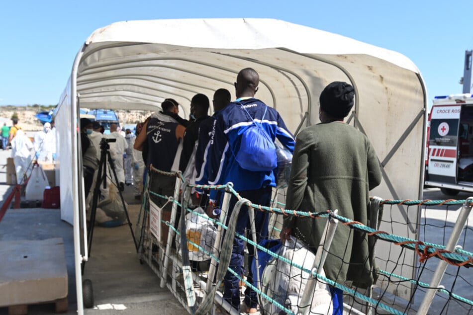 In der Hoffnung auf ein besseres Leben kommen in Italien immer wieder Migranten aus Afrika an.
