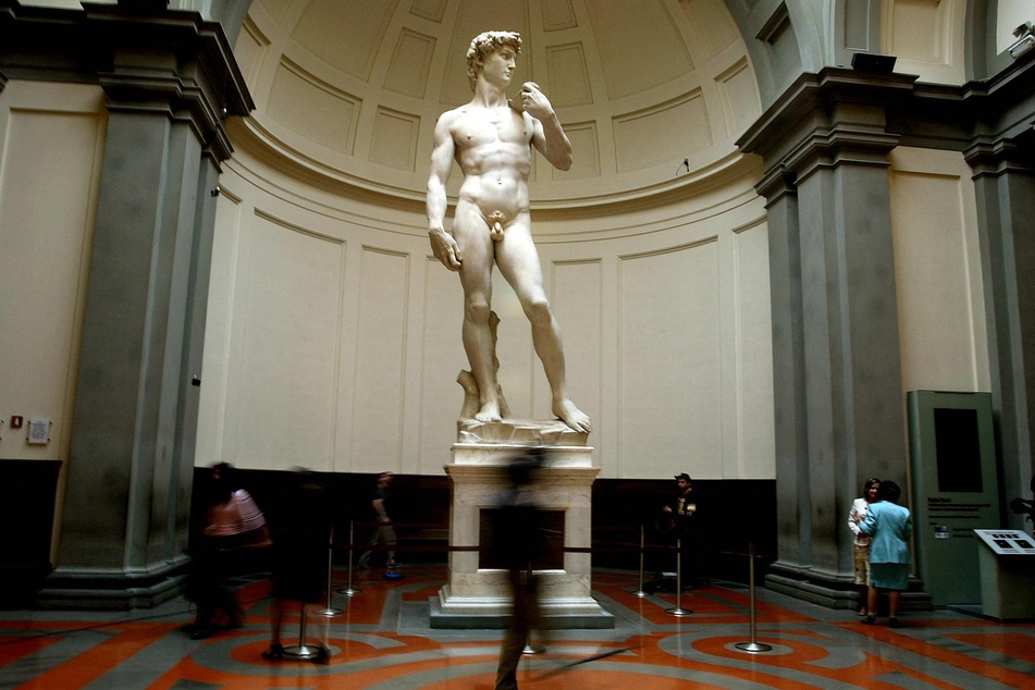 Michelangelos Marmorstatue von "David" steht in der Accademia Gallery in Florenz.