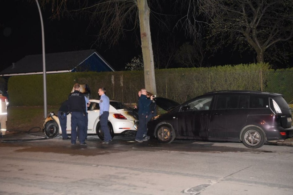 Auch der dahinter geparkte Mazda wurde beschädigt.