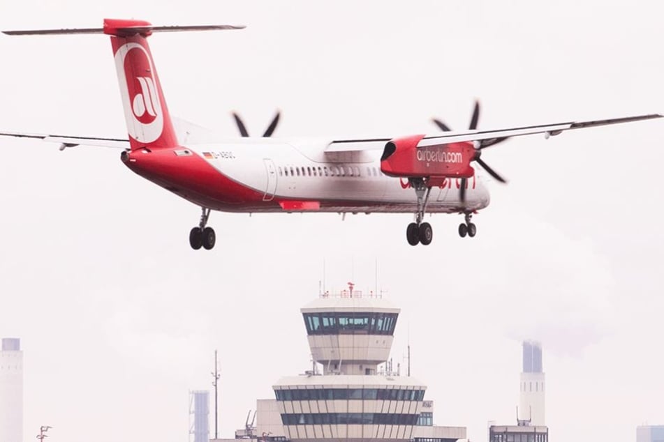 Eine Propellermaschine von Bombardier hatte bei der Landung eine Fehlermeldung am Fahrwerk (Symbolbild).