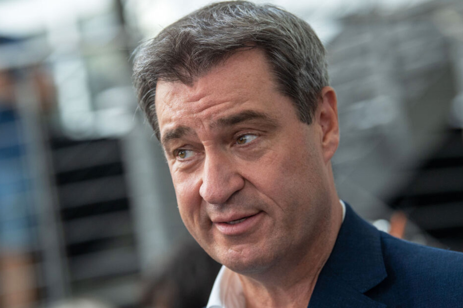 Ministerpräsident Markus Söder will neue Informationen zum ÖPNV geben.