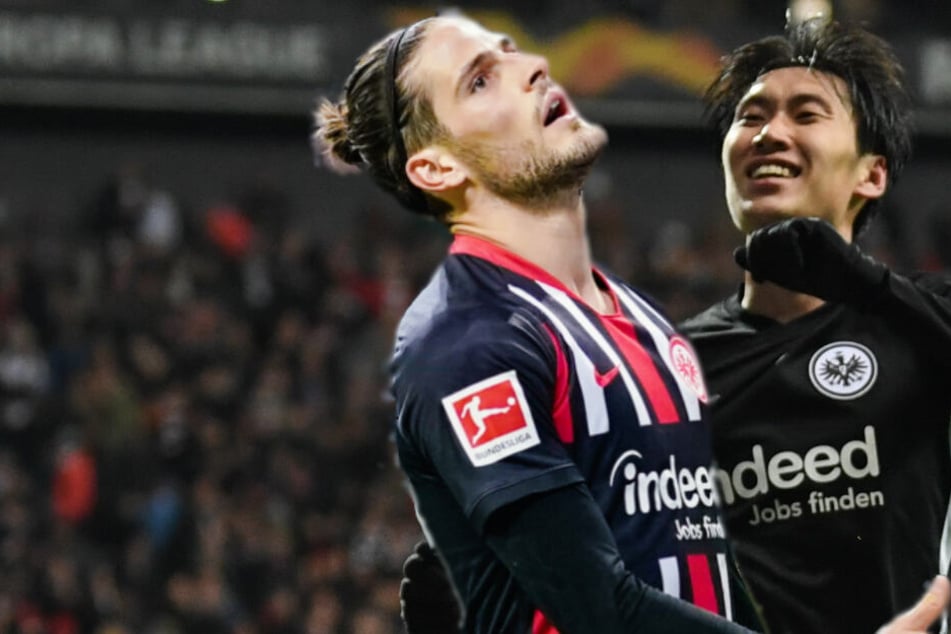 So nah liegen Freude und Leid beieinander: Daichi Kamada (r.) freut sich über seinen Dreierpack beim 4:1 über Salzburg, während Goncalo Paciencia nach dem 1:2 gegen Union die Welt nicht mehr versteht.