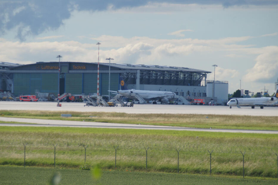 Ein Flugzeug musste wegen eines ungewöhnlichen Geruchs in Stuttgart landen.