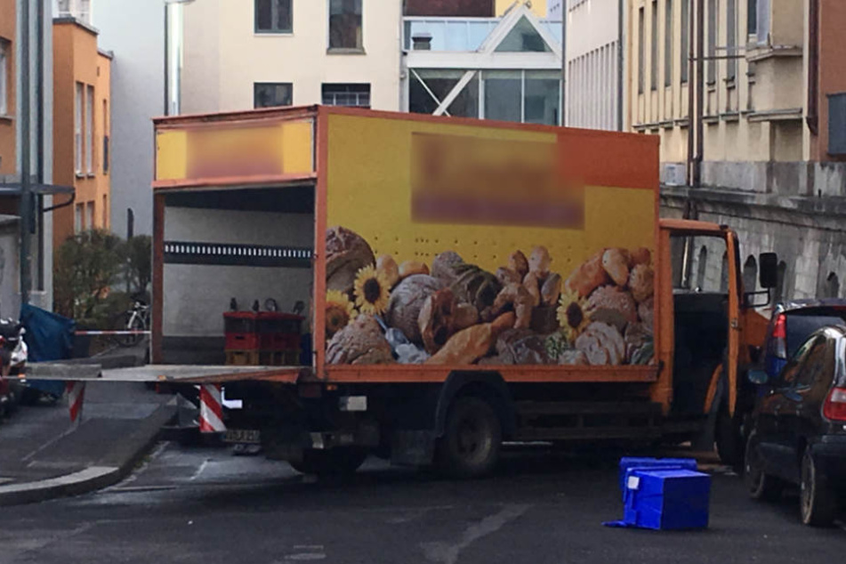 Plötzlich setzte sich der Mann hinters Steuer.