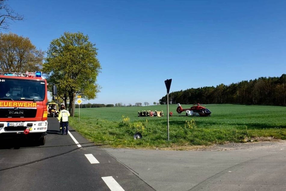 Bei einem heftigen Unfall in Brandenburg wurden offenbar zwei Personen schwer verletzt.