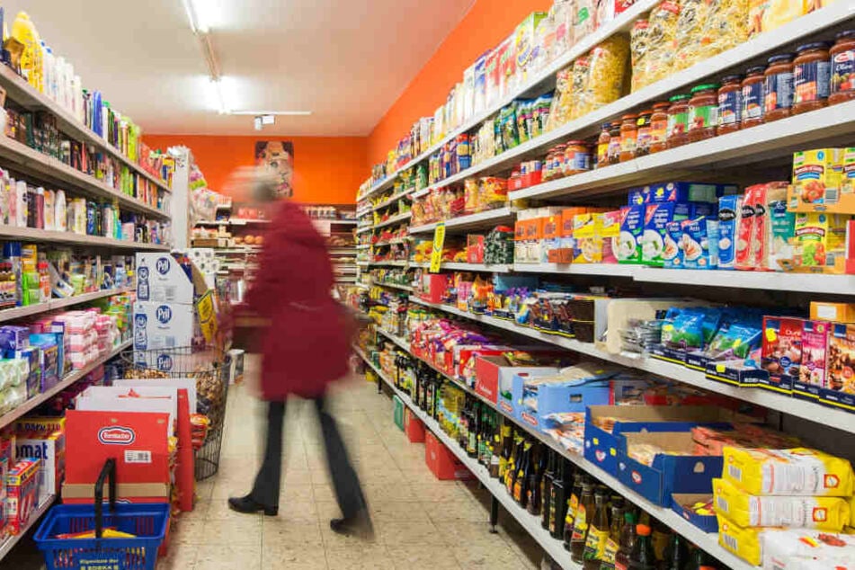 Im Supermarkt zahlen die Verbraucher bei einigen Produkten oftmals für mehr Schein als Sein.