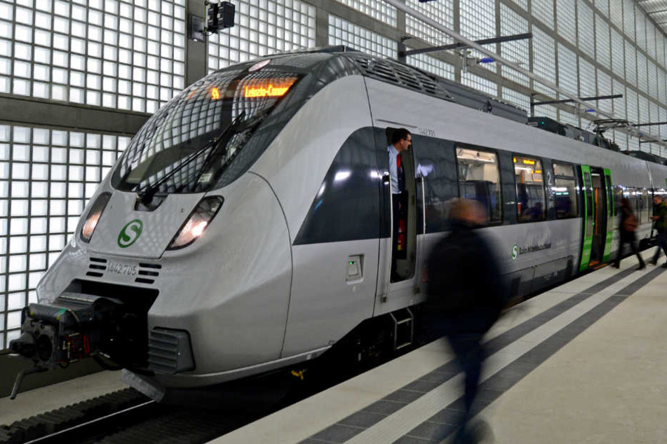 Ist kein Platz mehr in der Bahn, müssen die Drahtesel draußen bleiben.