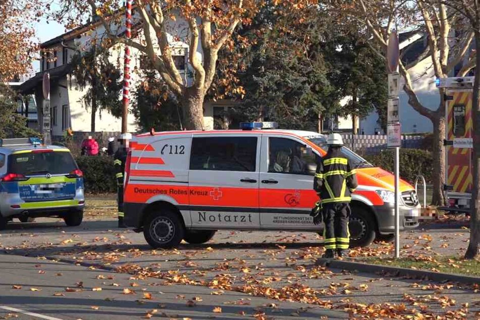 Die Polizei hat die Ermittlungen am Unfallort übernommen.