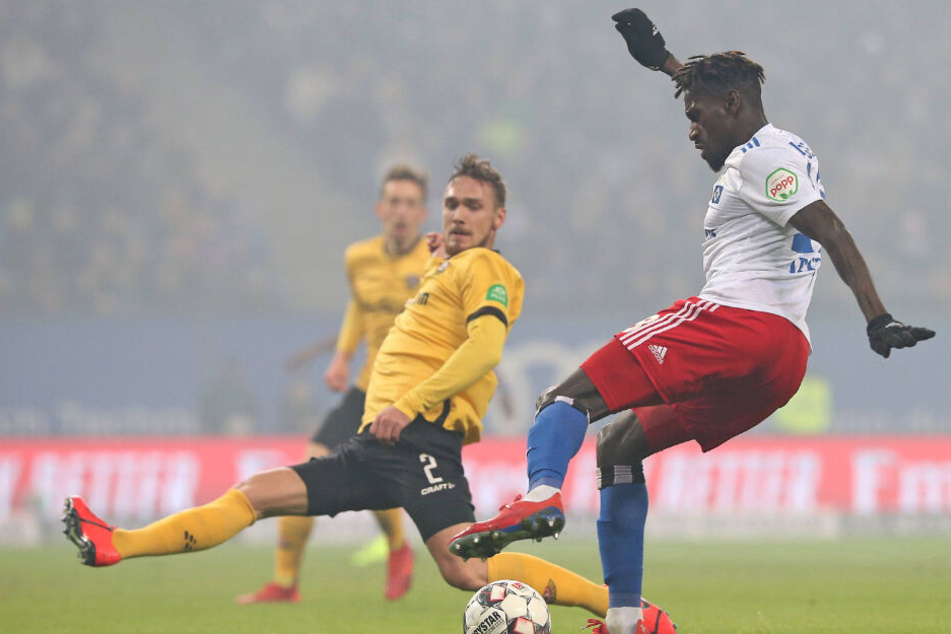 Auf Bakery Jatta (am Ball) müssen Linus Wahlqvist und die anderen Dynamos diesmal nicht aufpassen. Der Hamburger sitzt seine Rot-Sperre ab.
