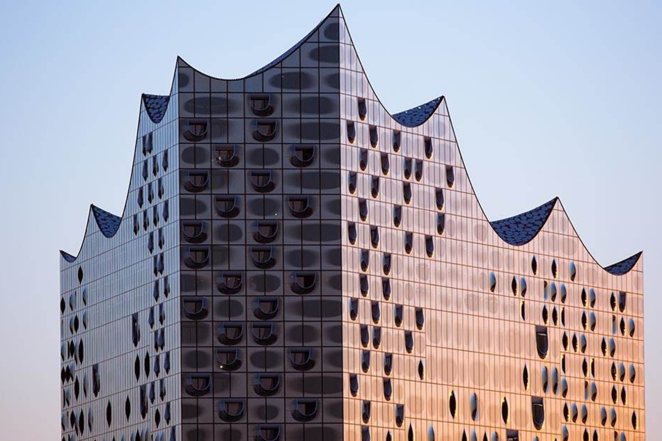 Die gewölbten Fassaden-Elemente an der Elbphilharmonie wurden von Chemnitzer
Kunststoff-Experten gefertigt.