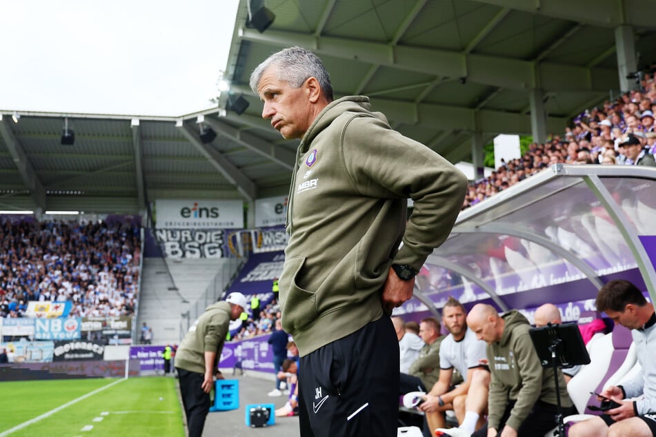 FCE-Trainer Jens Härtel (56) konnte mit dem Punktgewinn am ersten Spieltag leben.