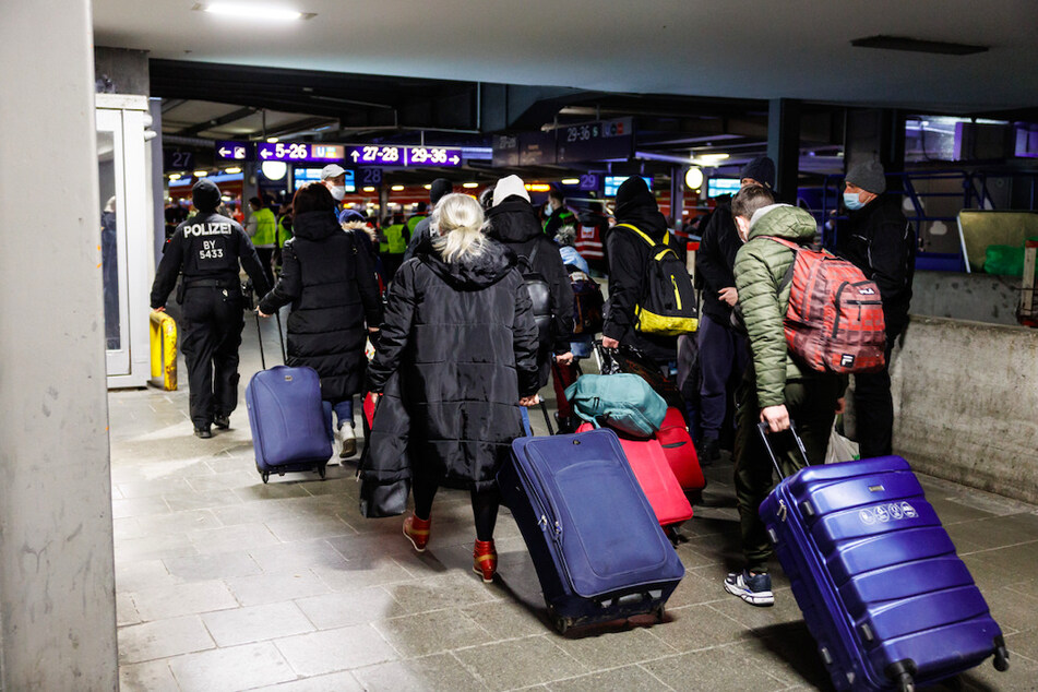 Flüchtlinge aus der Ukraine treffen am Münchner Hauptbahnhof ein.