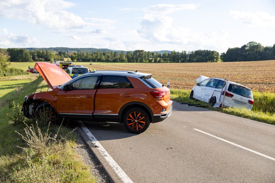 Insgesamt drei Fahrzeuge waren in den Unfall involviert.