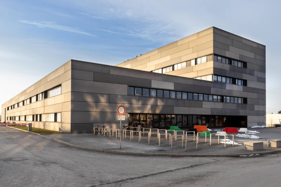 Hier wird für die Zukunft geforscht: das Institut für Physik an der TU Chemnitz.