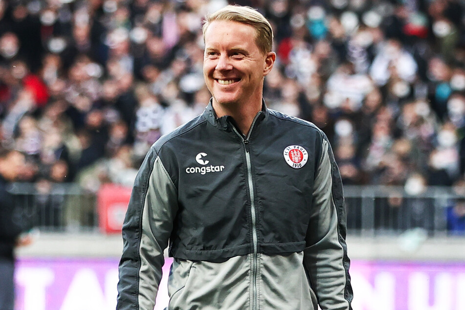 St.-Pauli-Trainer Timo Schutz (44) freut sich auf das Duell mit dem 1. FC Kaiserslautern und die Atmosphäre am Betzenberg.