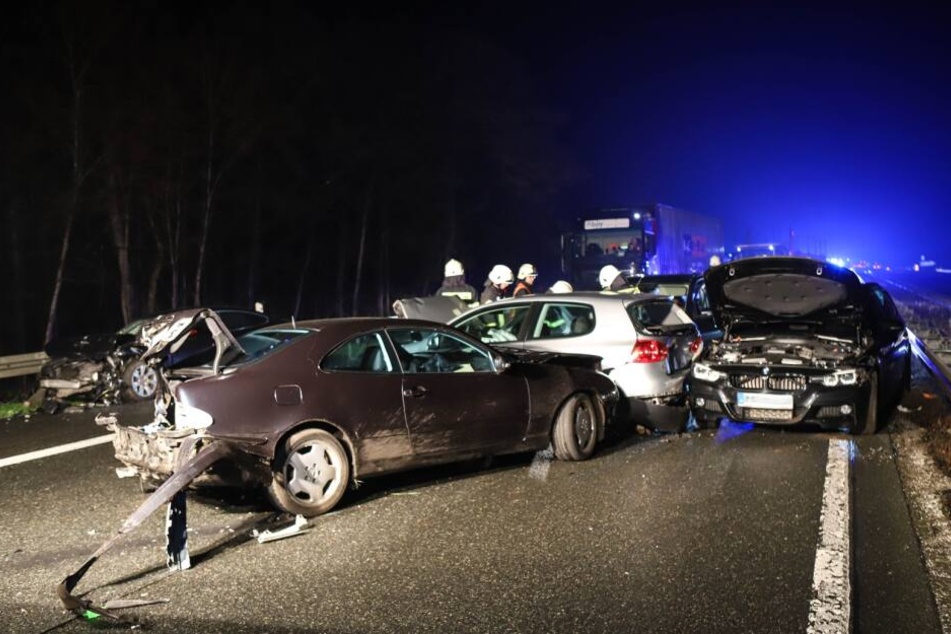 Der Schaden ist hoch, die Fahrzeuge völlig demoliert.
