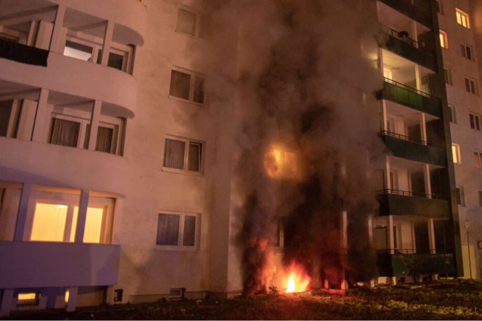 Das Feuer war in mehreren Kellerverschlägen ausgebrochen.
