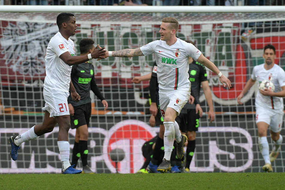 Der FC Augsburg tritt mit einem Erfolgserlebnis im Rücken gegen Dynamo an: Gegen Hannover 96 konnte der FCA am vergangenen Wochenende mit 3:1 gewinnen.