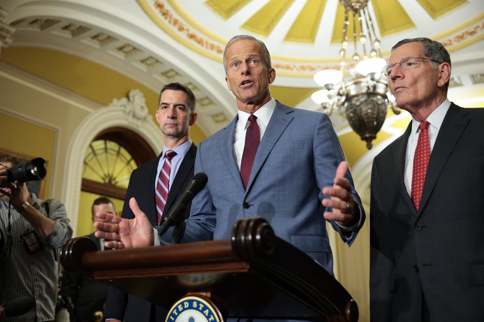 Senate Majority Leader John Thune (c.) and most of his Republican colleagues narrowly defeated an attempt by the Democrats to rein in the war with Iran.