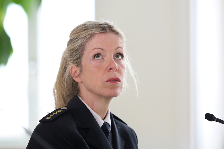 Annett Wernicke, Leitende Polizeidirektorin des Reviers Halle, während ihrer Zeugenaussage.