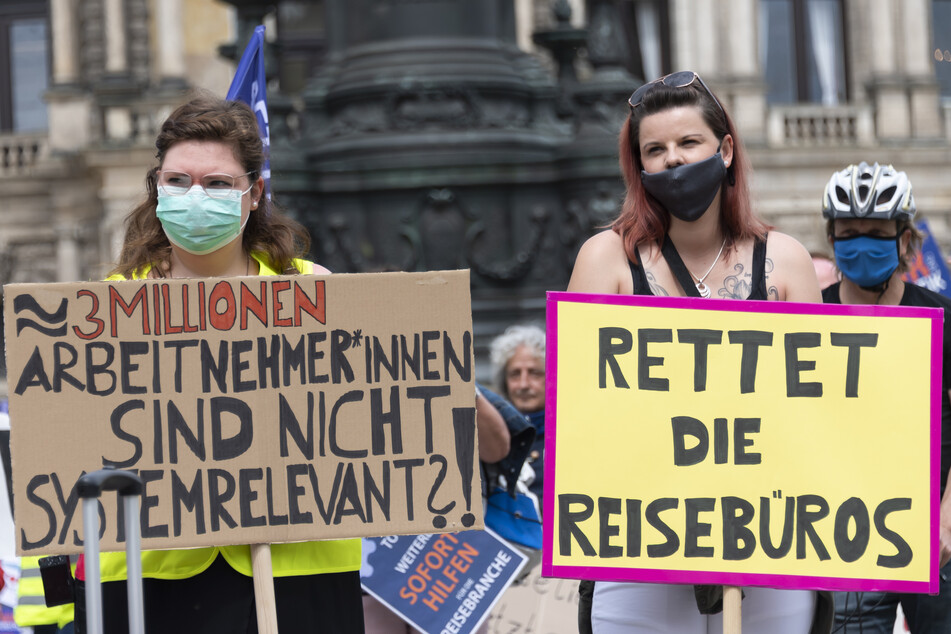 Am 20. Mai demonstrierten in Dresdner Mitarbeiter von Reisebüros und Busbetrieben für einen Restart.