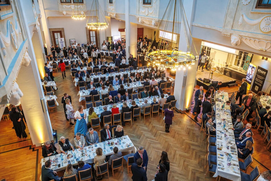 Die Charity-Nacht 2025: In diesem Jahr soll durch eine lockere Bestuhlung mehr Bewegung in die Gäste kommen.