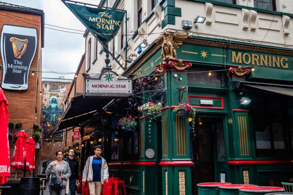 Belfast ist bekannt für seine guten Pubs. Einen Abstecher dorthin wird sicher jeder Aue-Fan machen.