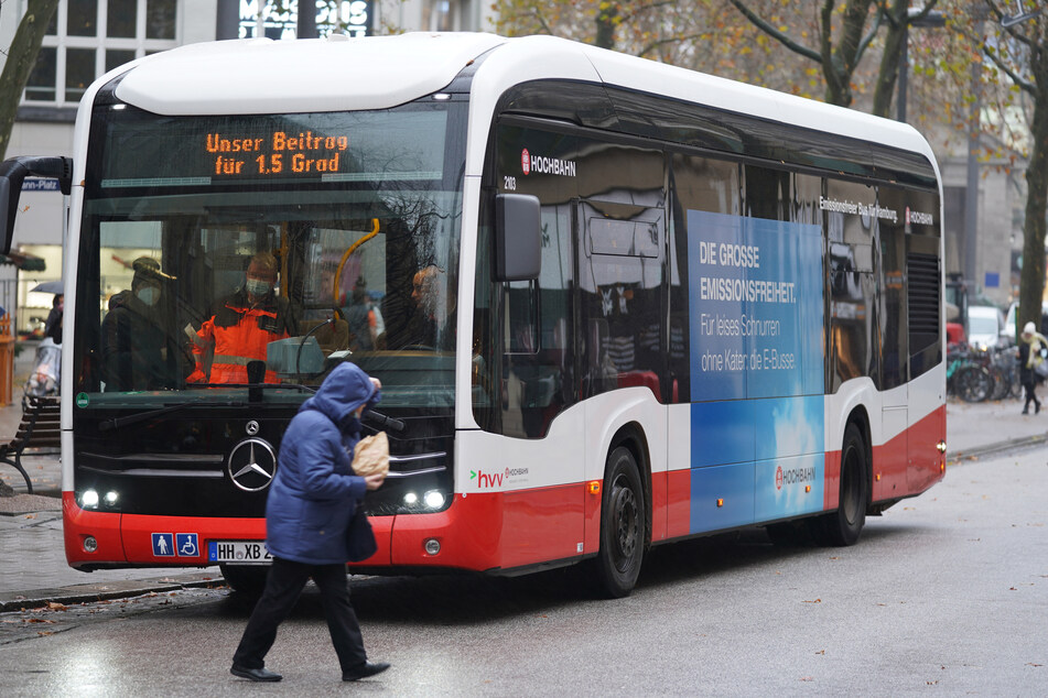 Die Busse der Hamburger Hochbahn fuhren zuletzt seltener als geplant. (Archivbild)