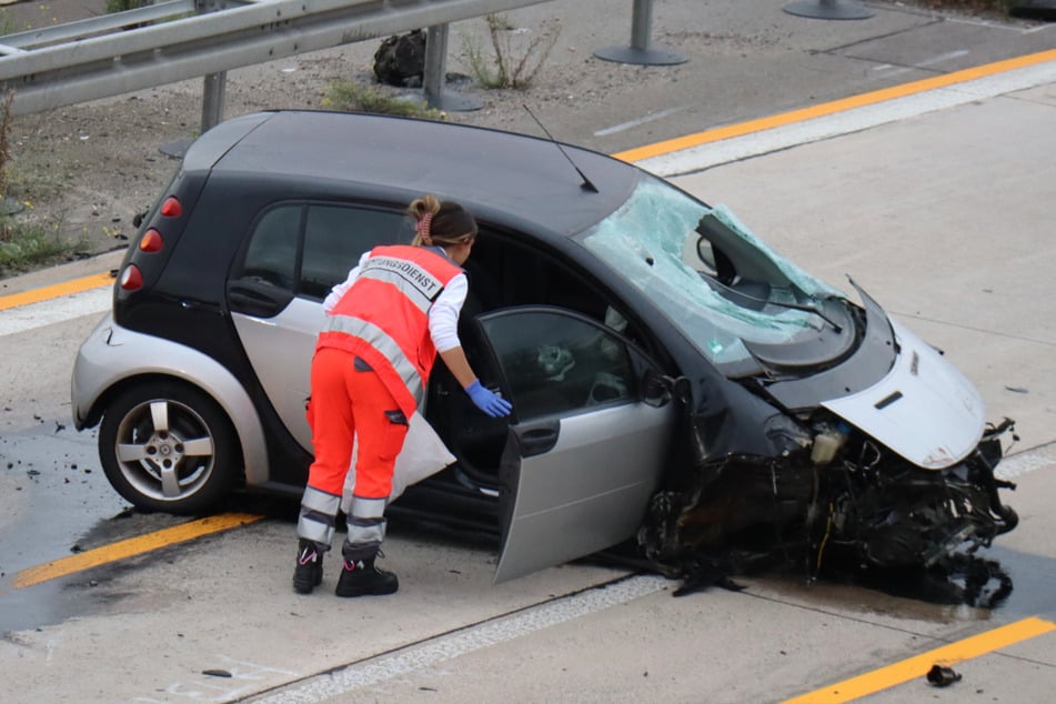Das schwer beschädigte Auto musste abgeschleppt werden.