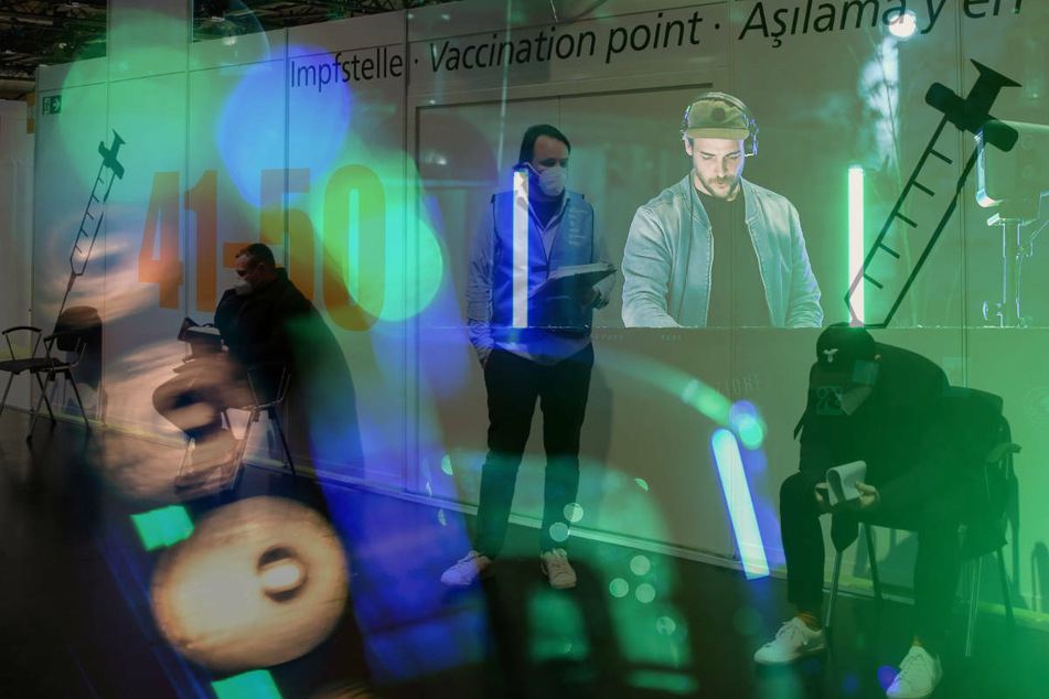 In der Arena in Berlin-Treptow wird ein Impf-Happening mit DJs geplant, das besonders junge Leute zum Corona-Piks animieren soll. (Archivfoto)
