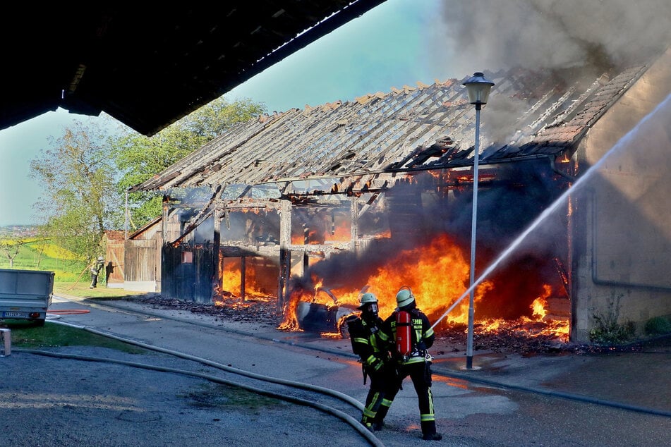Scheune steht in Vollbrand: 200.000 Euro Schaden
