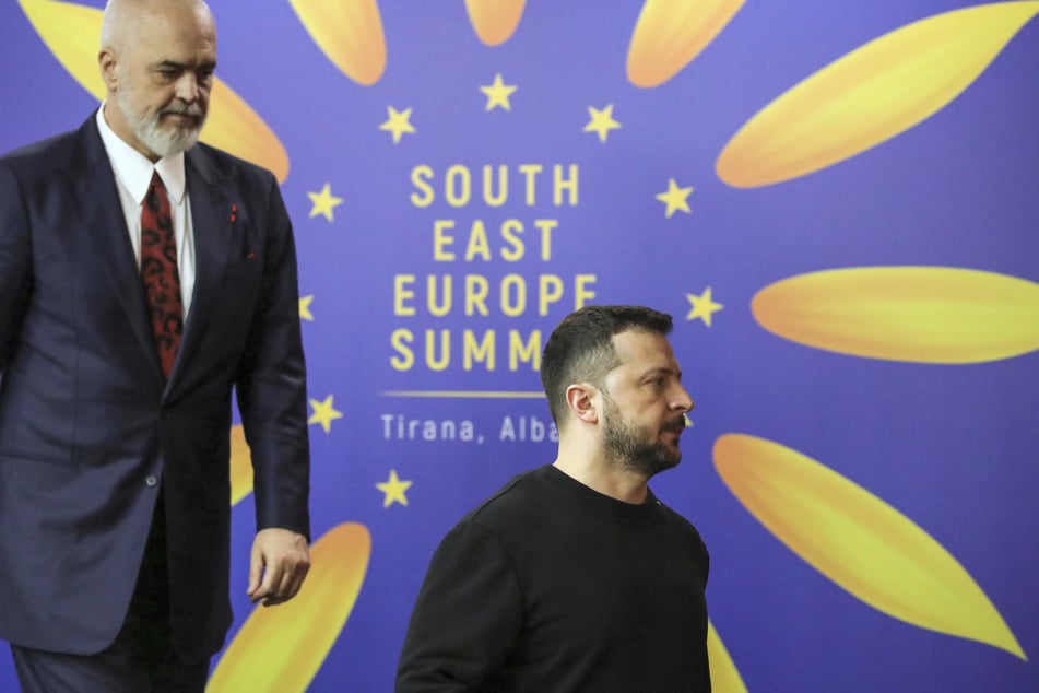 Wolodymyr Selenskyj (46, rechts), Präsident der Ukraine, und Edi Rama (59), Ministerpräsident von Albanien, bei einem Treffen der Westbalkan-Staaten.