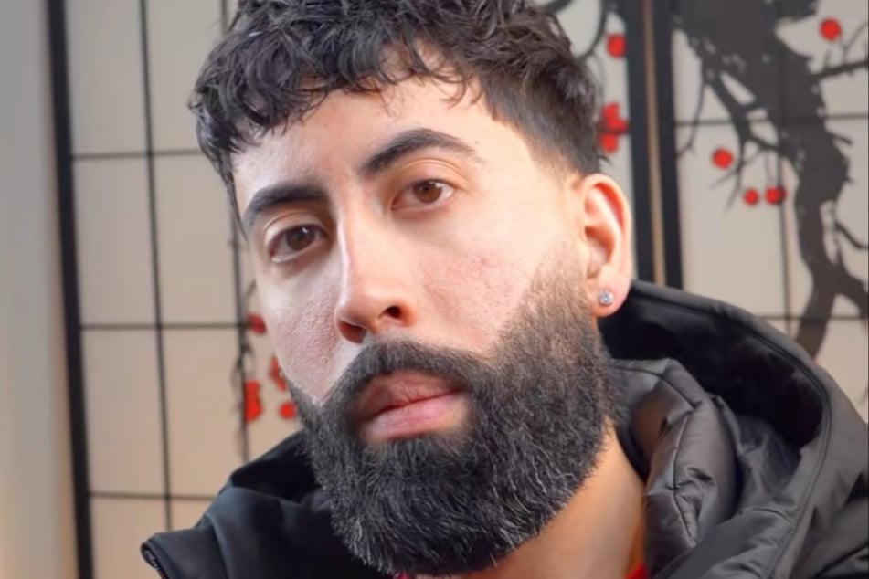 Überraschung: Dieser coole Typ war zu Beginn des Clips noch der "Höhlenmensch".