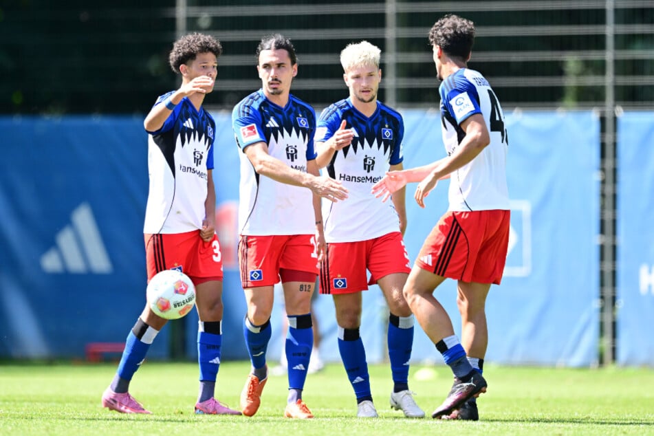 Die HSV-Profis haben am Sonntag ein kurzfristig angesetztes Testspiel gegen Weiche Flensburg mit 2:1 gewonnen.