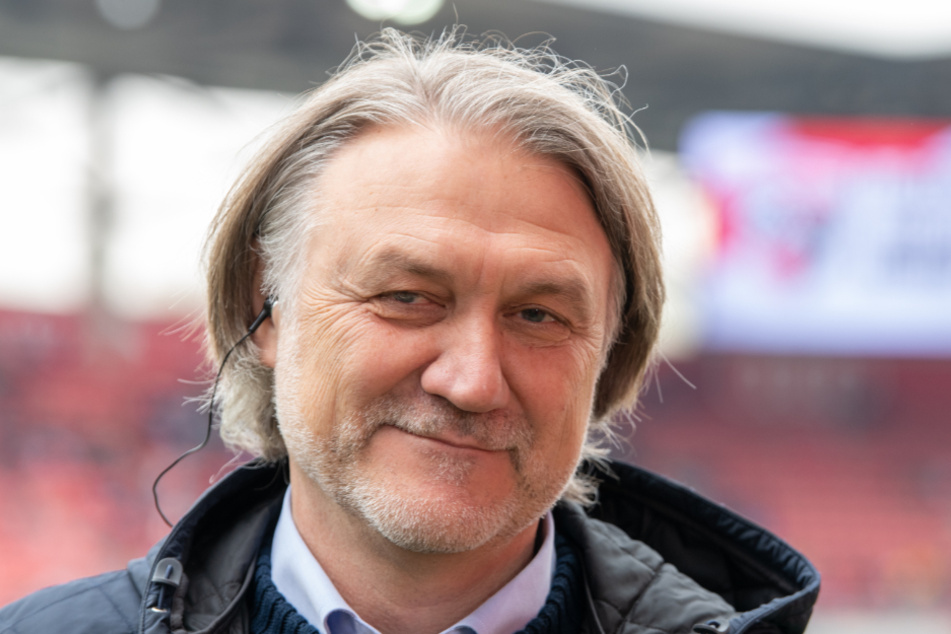 Ingolstadts Geschäftsführer Dietmar Beiersdorfer (60) konnte kurz vor Transferschluss noch einen Neuzugang präsentieren.