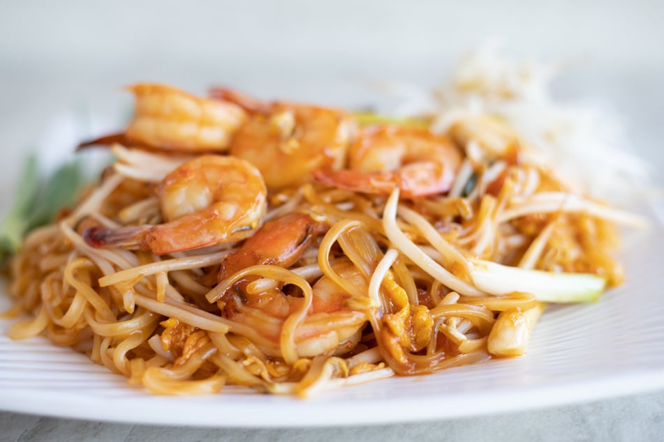 To make your pad thai vegetarian, simply substitute the prawns or chicken for tofu.