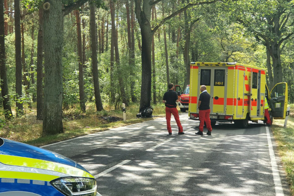 Rettungskräfte an der Unfallstelle.
