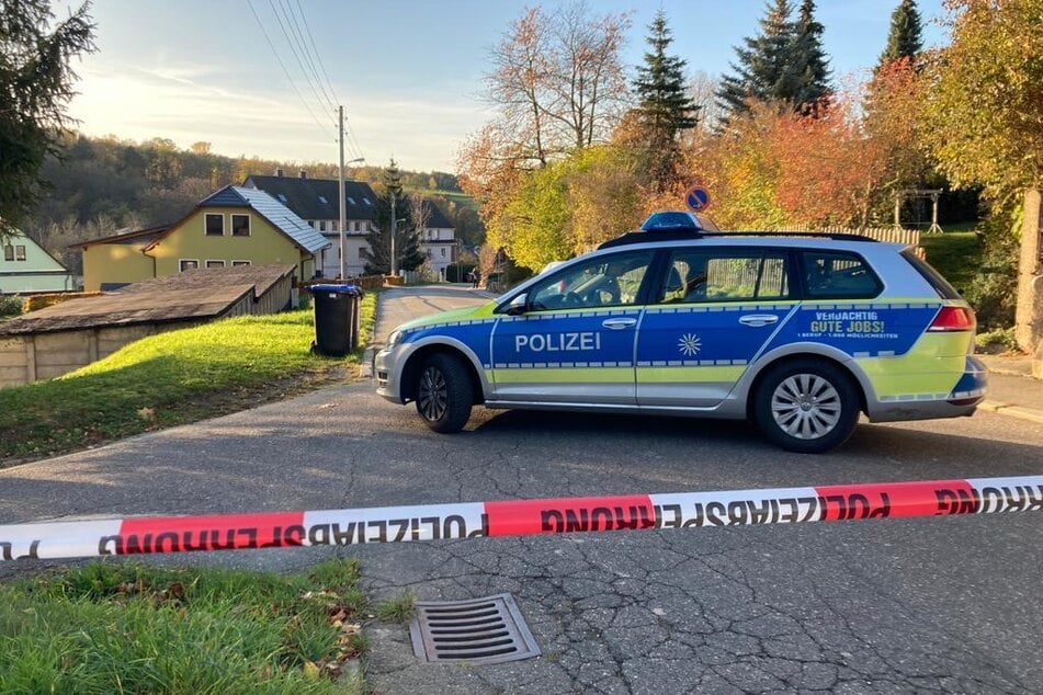 Polizeieinsatz aufgrund eines Bombenfundes am Dienstag in Chemnitz-Erfenschlag.