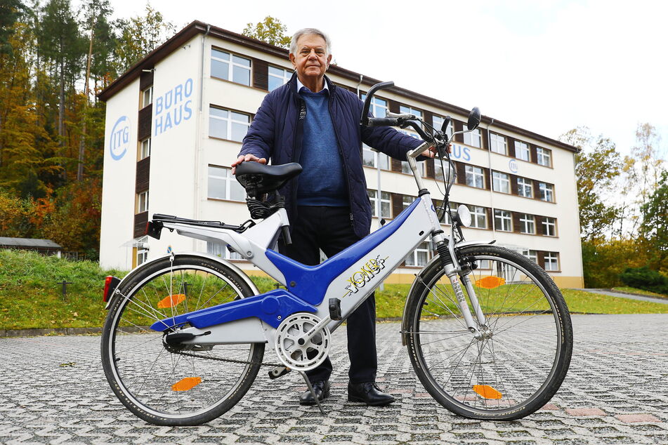 Eberhard Bredel (78) entwickelte mit seiner Firma "ITG" das erste in Europa zugelassene Fahrrad mit Hybridantrieb namens "Yoker".