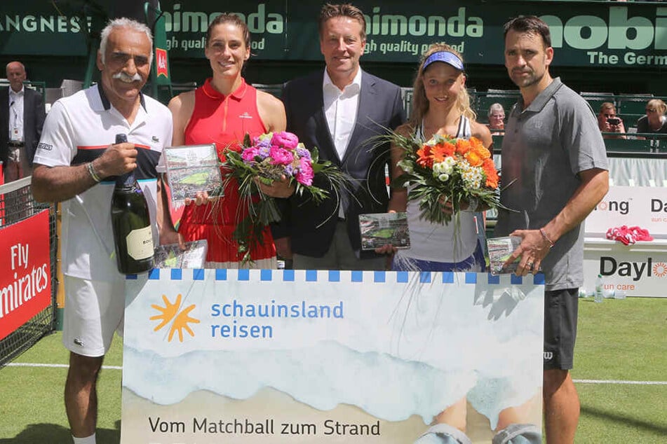 Das Siegerduo Mansour Bahrami (li.) und Andrea Petkovic (2. v. li.) sowie Turnierdirektor Ralf Weber (Mi.), Luisa Meyer auf der Heide (2. v. r.) und Nicolas Kiefer (r.).