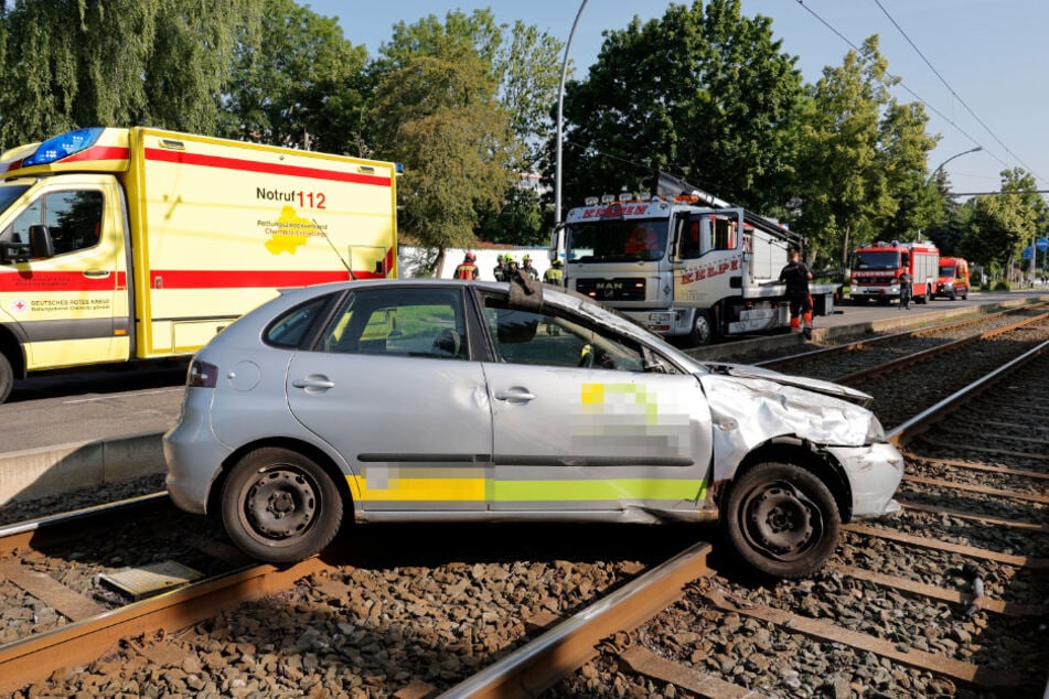 Der Seat wurde bei dem Unfall stark beschädigt.