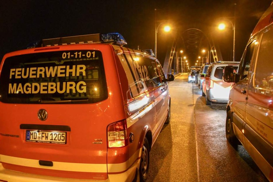 Drei junge Leute waren in der Nacht zu Donnerstag auf den Bogen der Sternbrücke in Magdeburg geklettert.