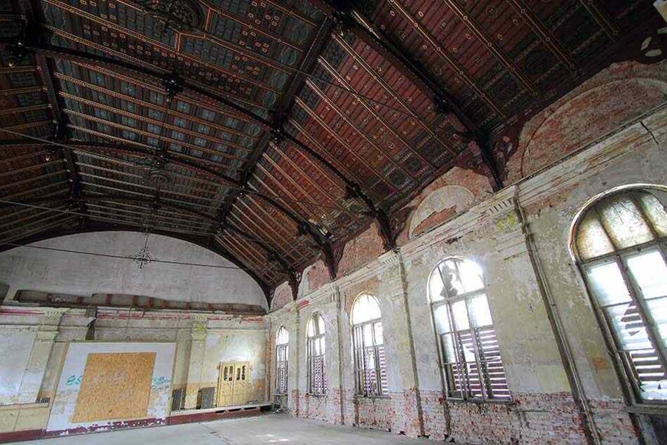 Der einsturzgefährdete ehemalige große Speisesaal des Lahmann-Sanatorium von Innen (Archivbild).
