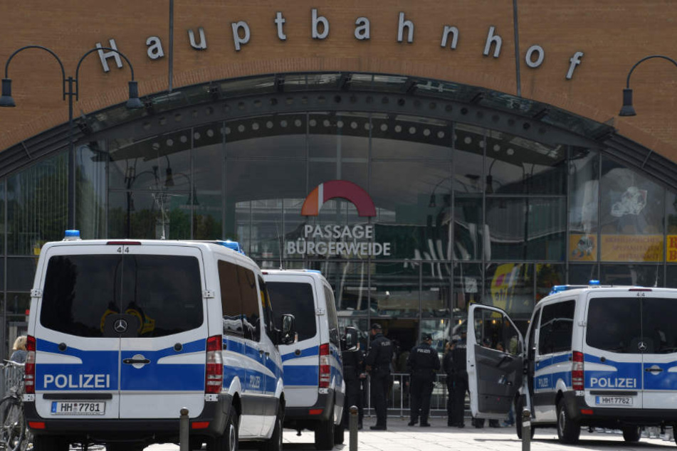 Die Bremer Polizei durchsuchte den Bremer Hauptbahnhof nach einer Bombe.