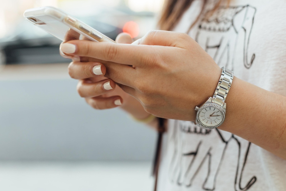 Ein jedes Paar sollte für sich Zeiten finden, in denen Smartphone und Co. Sendepause haben.
