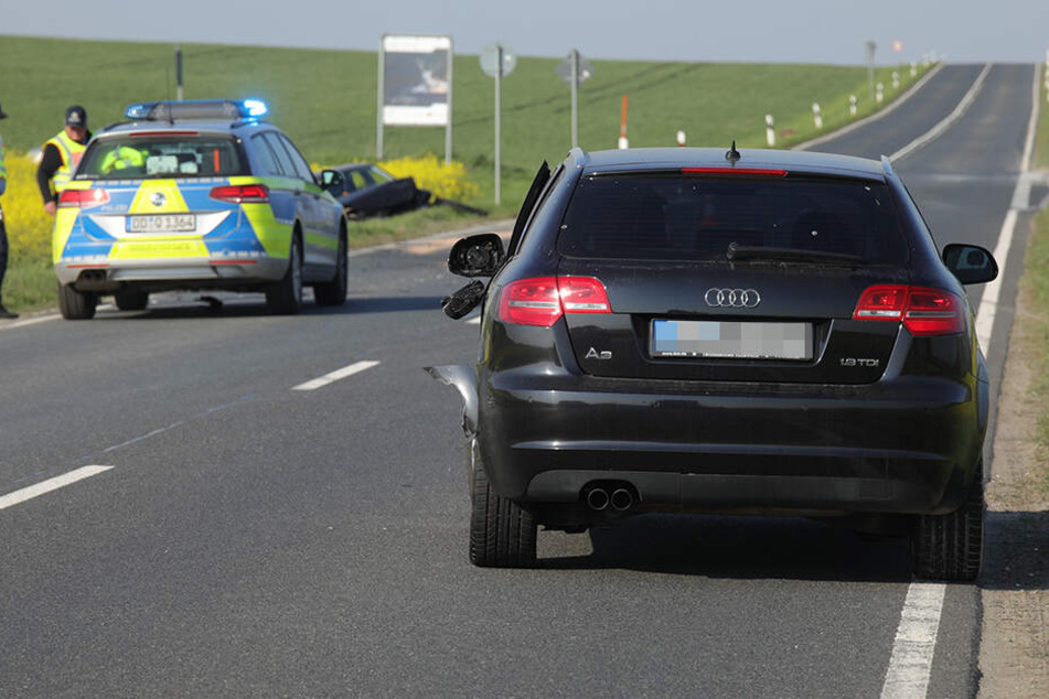 In den entgegenkommenden Audi krachte der VW Polo, der schließlich auf einem Rapsfeld zum Stehen kam.