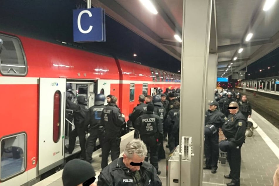 Bereits im vergangenen Jahr verabredeten sich Fans von Rostock und Frankfurt am Bahnhof Frankfurt-Niederrad zu einer Prügelei.