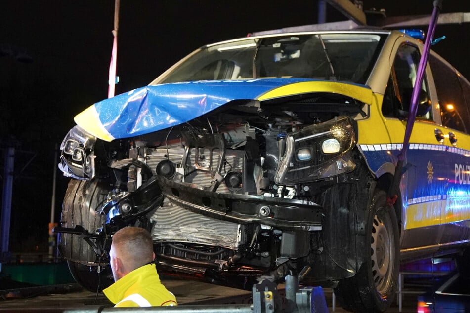 Blaulicht-Fahrt in Stuttgart endet im Frontalunfall